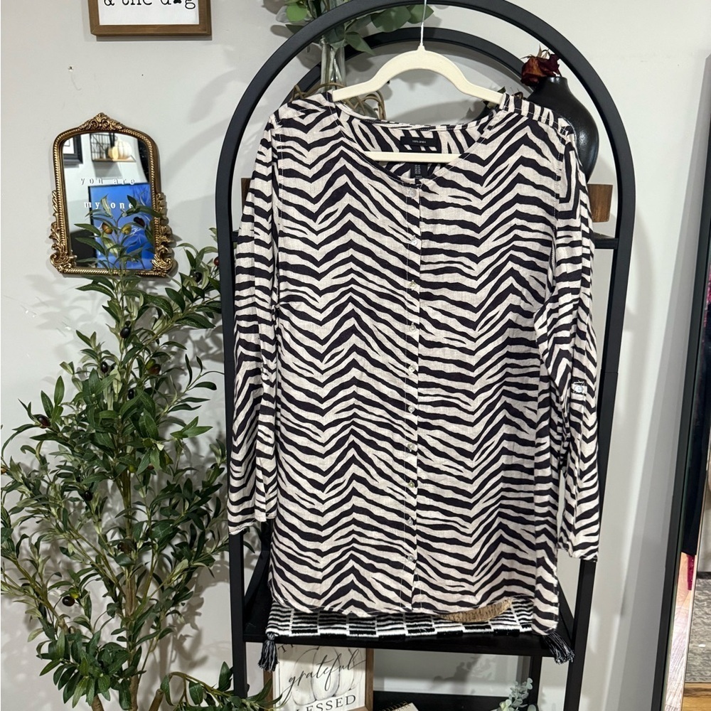 Tahari Black and White Zebra Print Button Down Shirt plus size 1x 100% Linen